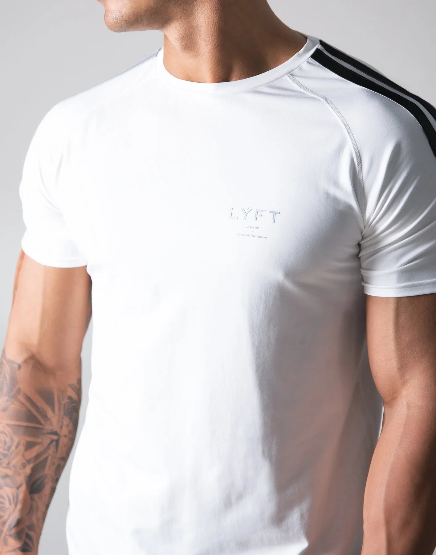 A man with a Men's Thin Cotton Short Sleeve Shirt - Casualflowshop